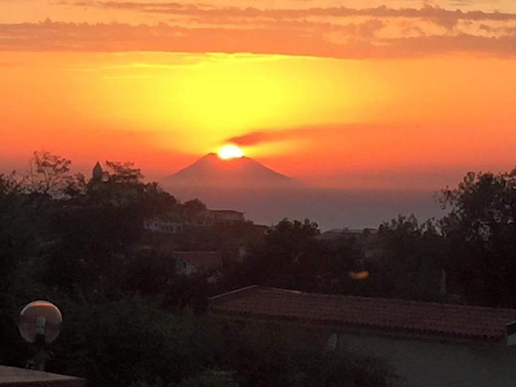 Hotel Il Vulcano Тропея Экстерьер фото